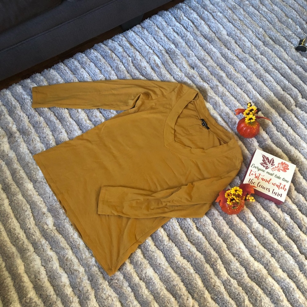 NWOT Long sleeve v-neck tee